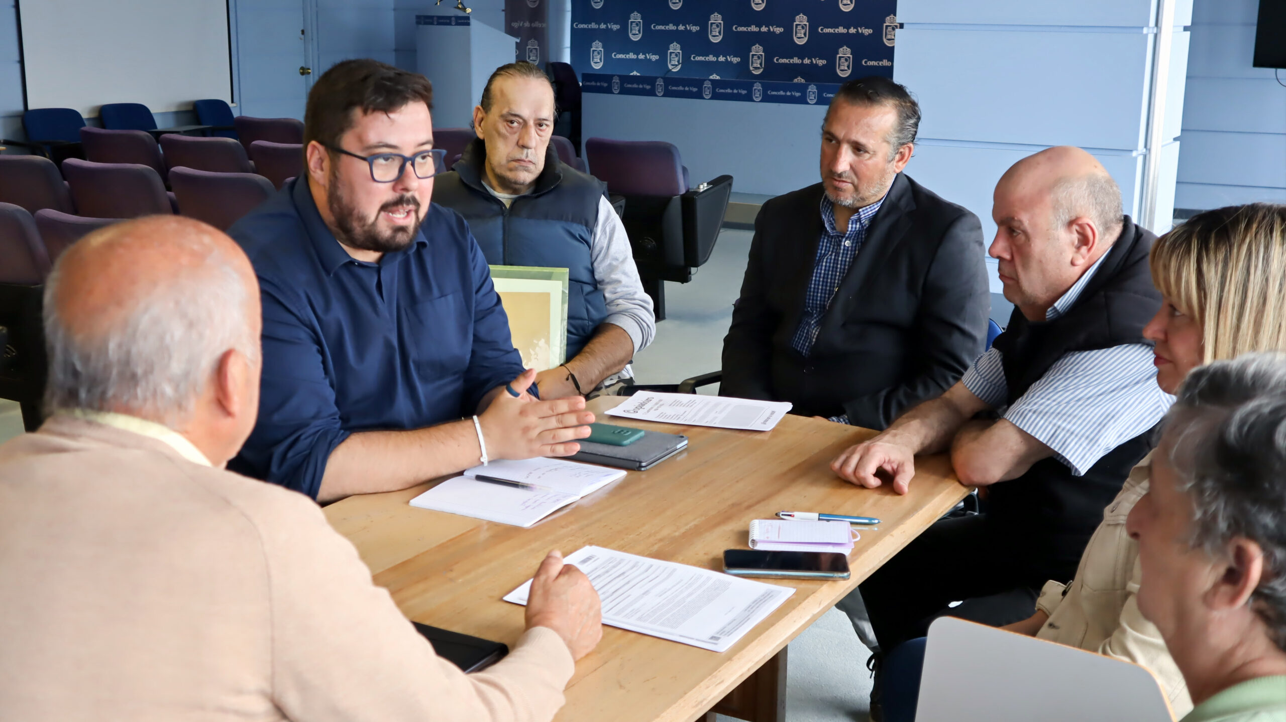 Xabier P Igrexas coa Favec e con veciñanza afectada pola gasolineira do Pontillón