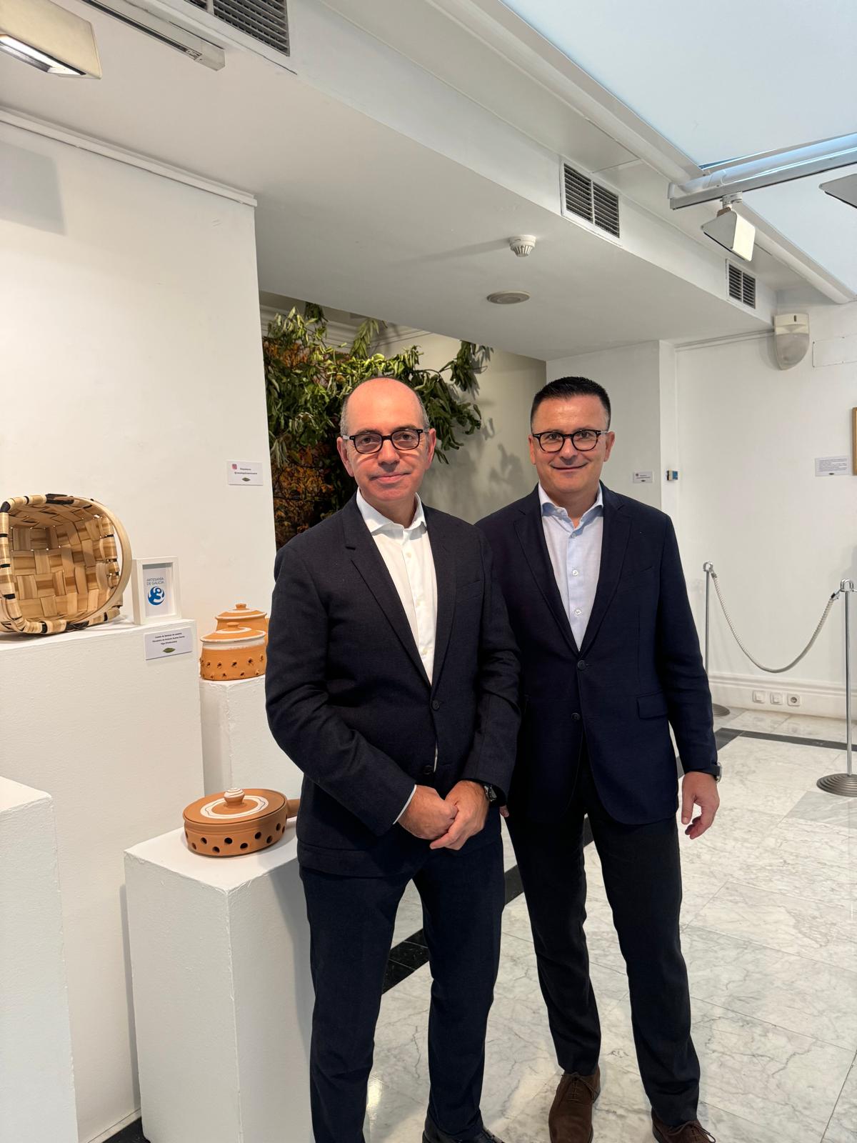 20241012 conselleiro exposicion castaña 1