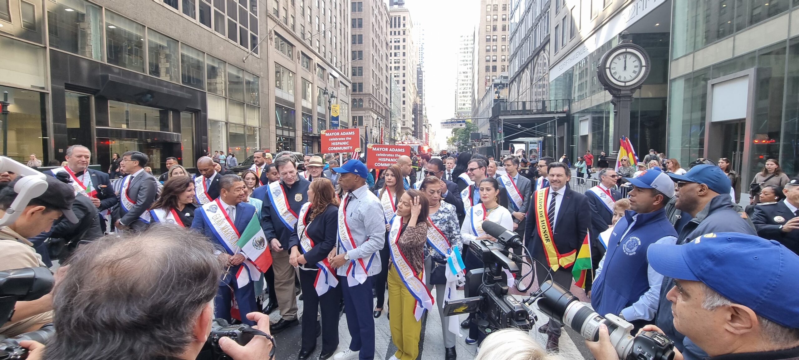 20241014 Emigración Desfile Nova York (2)