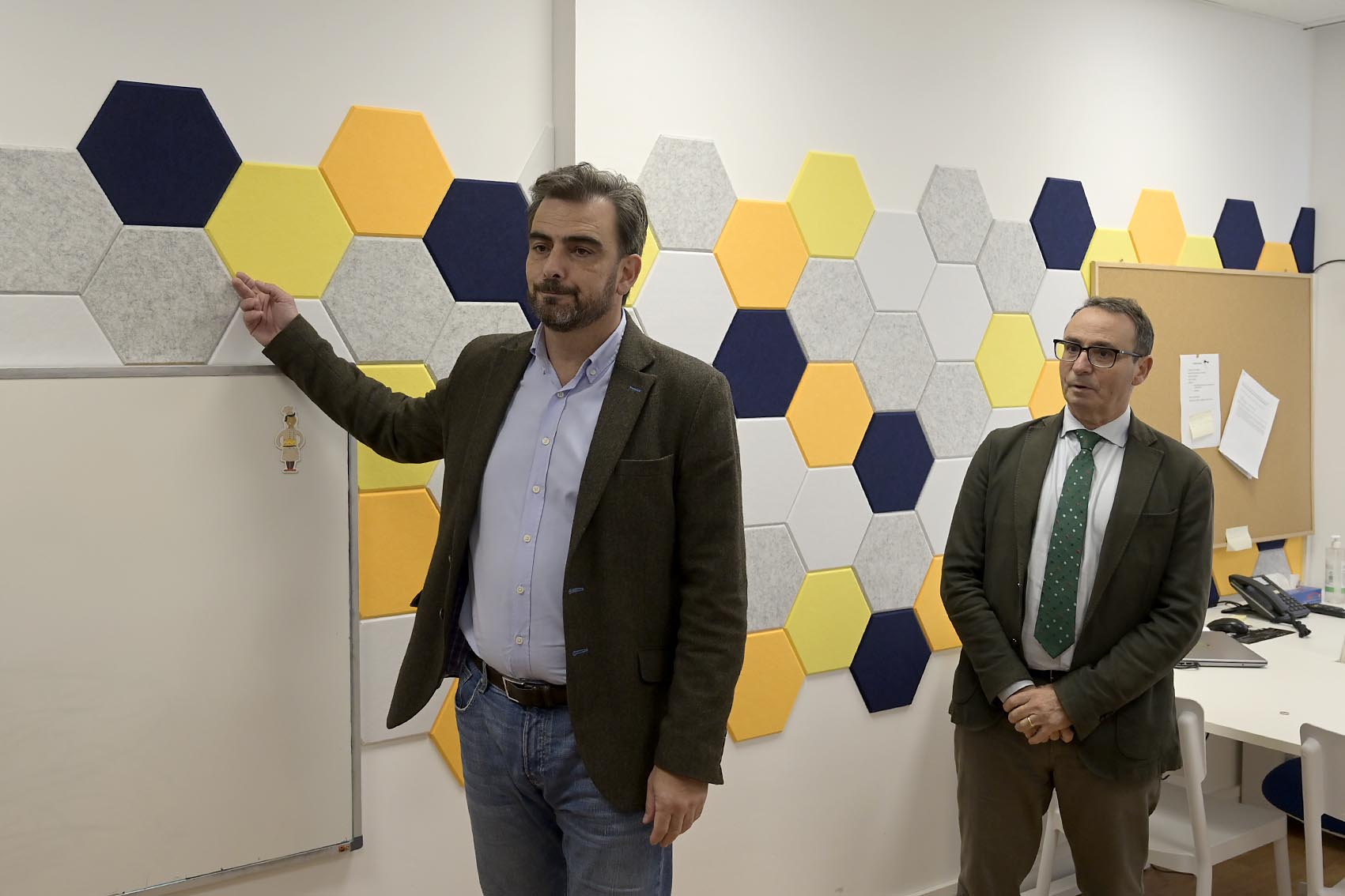 20241025VisitaSalaGesellACoruña (2)