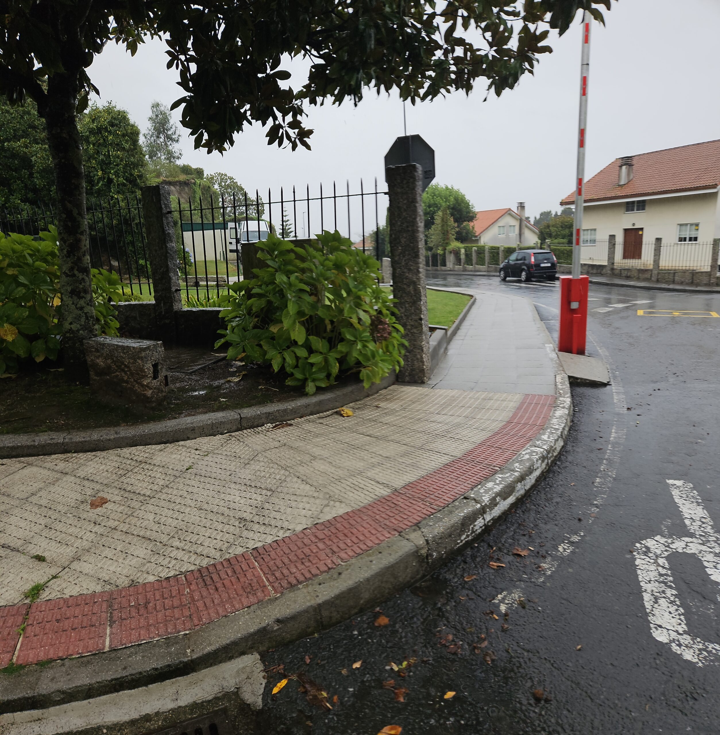 BEIRARRÚA EXPEDITA, ACCESO A FINCA MUNICIPAL ONDE ESTÁ O TEIXO