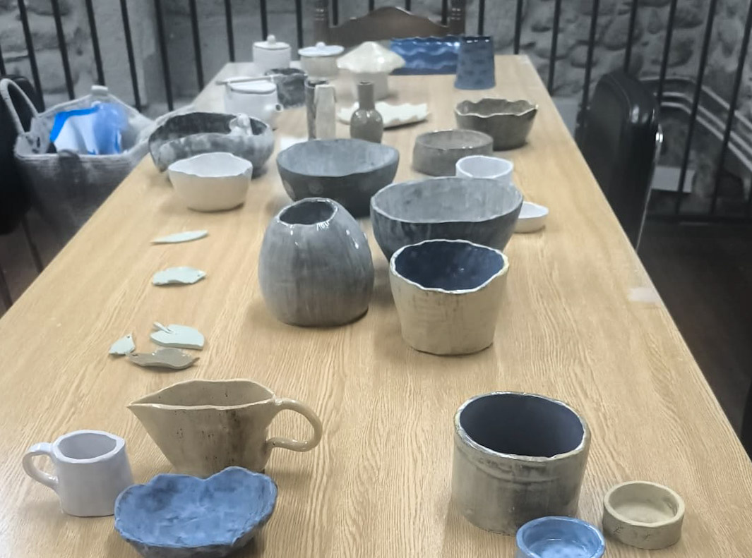 Entrega pezas cerámica obradoiro Feito coas túas mans. Outubro 2024 (3)