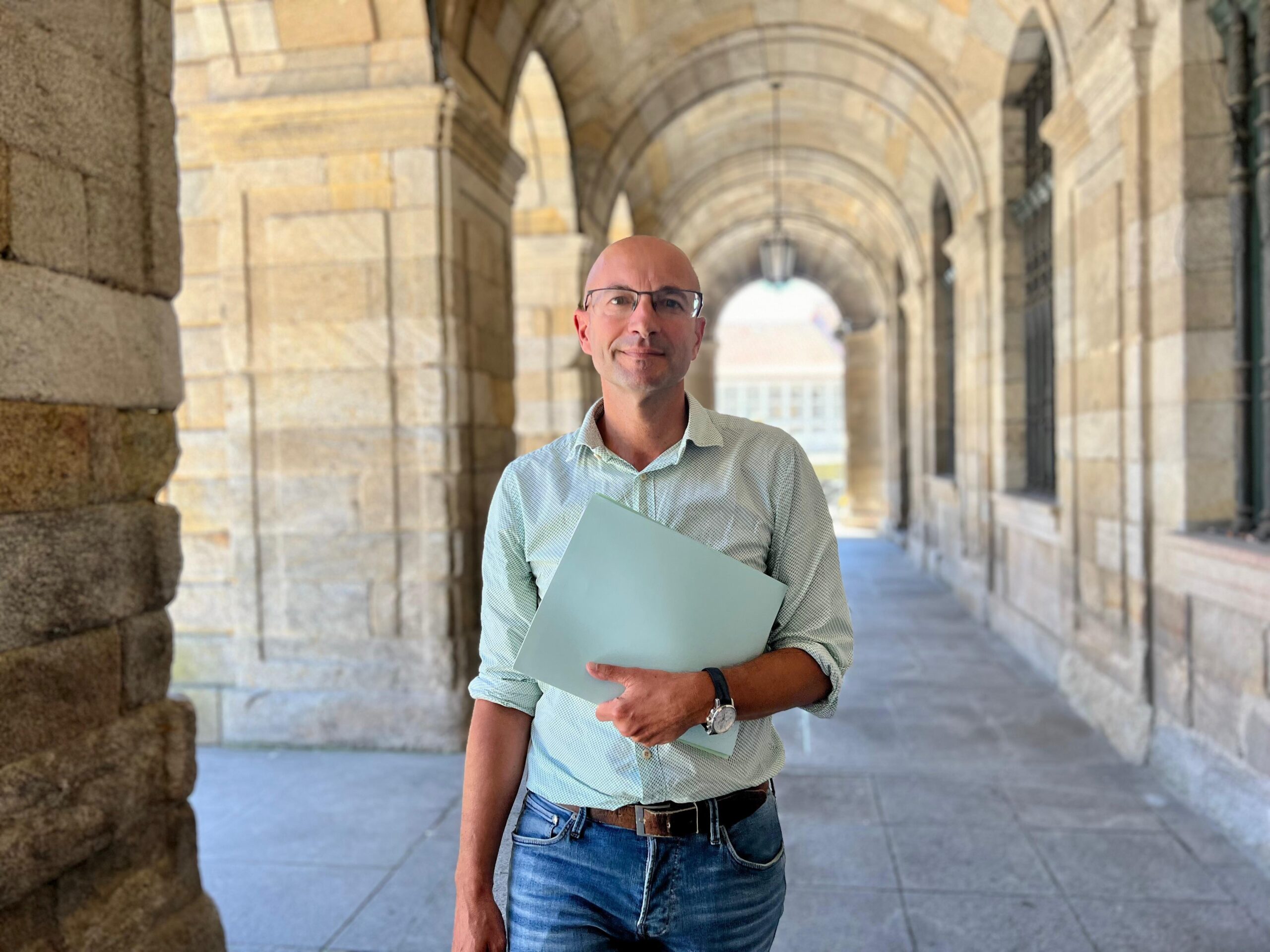 IMAXE – Gonzalo Muíños nos soportais de Raxoi (1)