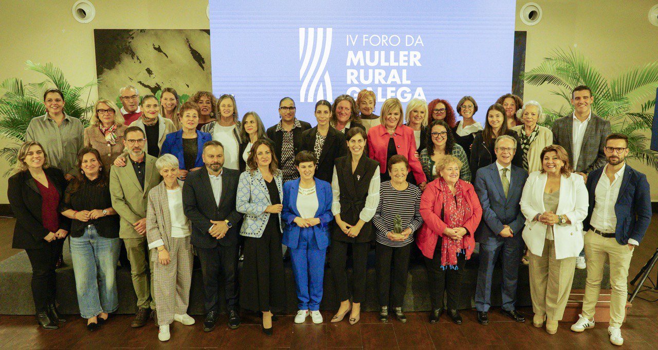 O IV Foro da Muller Rural Galega rende homenaxe a Encarnación Sotelino, memoria viva do duro traballo no mar 03