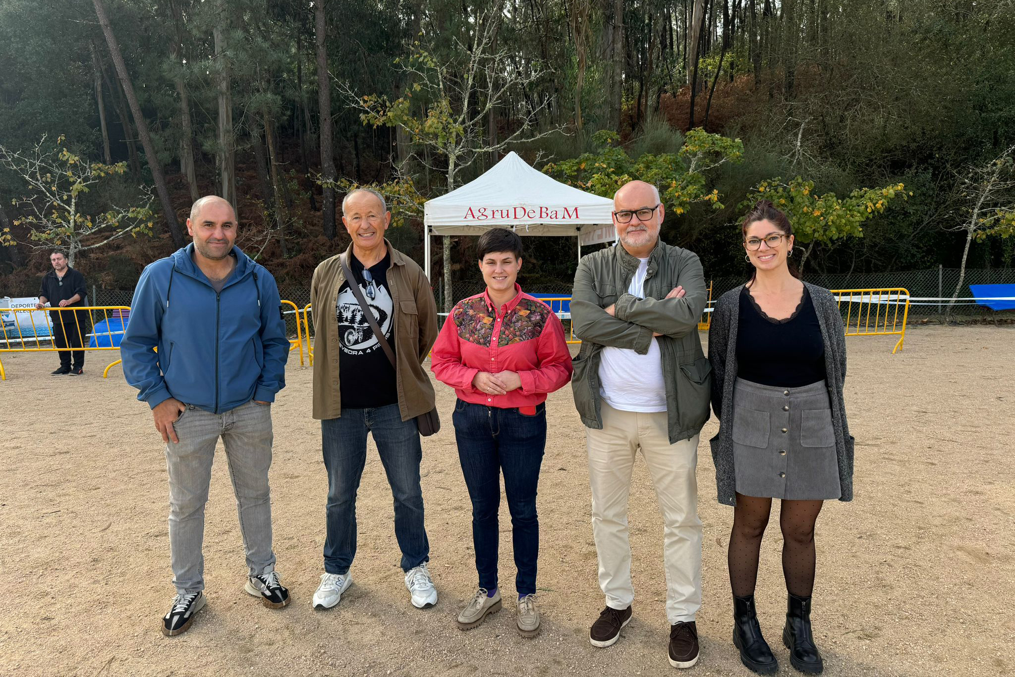 Preto de 2.000 atletas laěnzanse aě pista no Rosal no Cros Escolar en horario lectivo 01