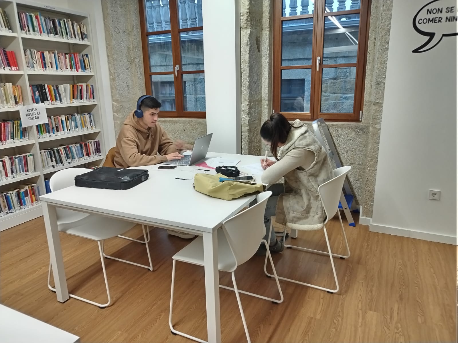 08-05-24_Estudantes Biblioteca Municipal 2