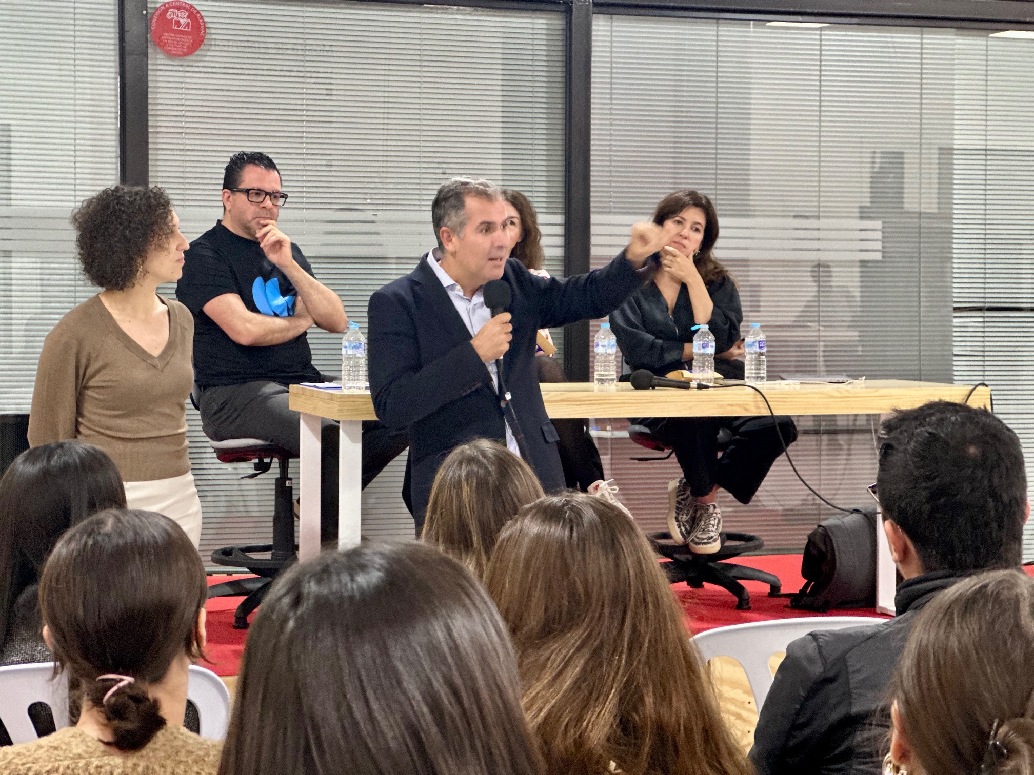 20241105 PÉ DE FOTO RAFA DOMÍNGUEZ CLAUSURA CREA (2)