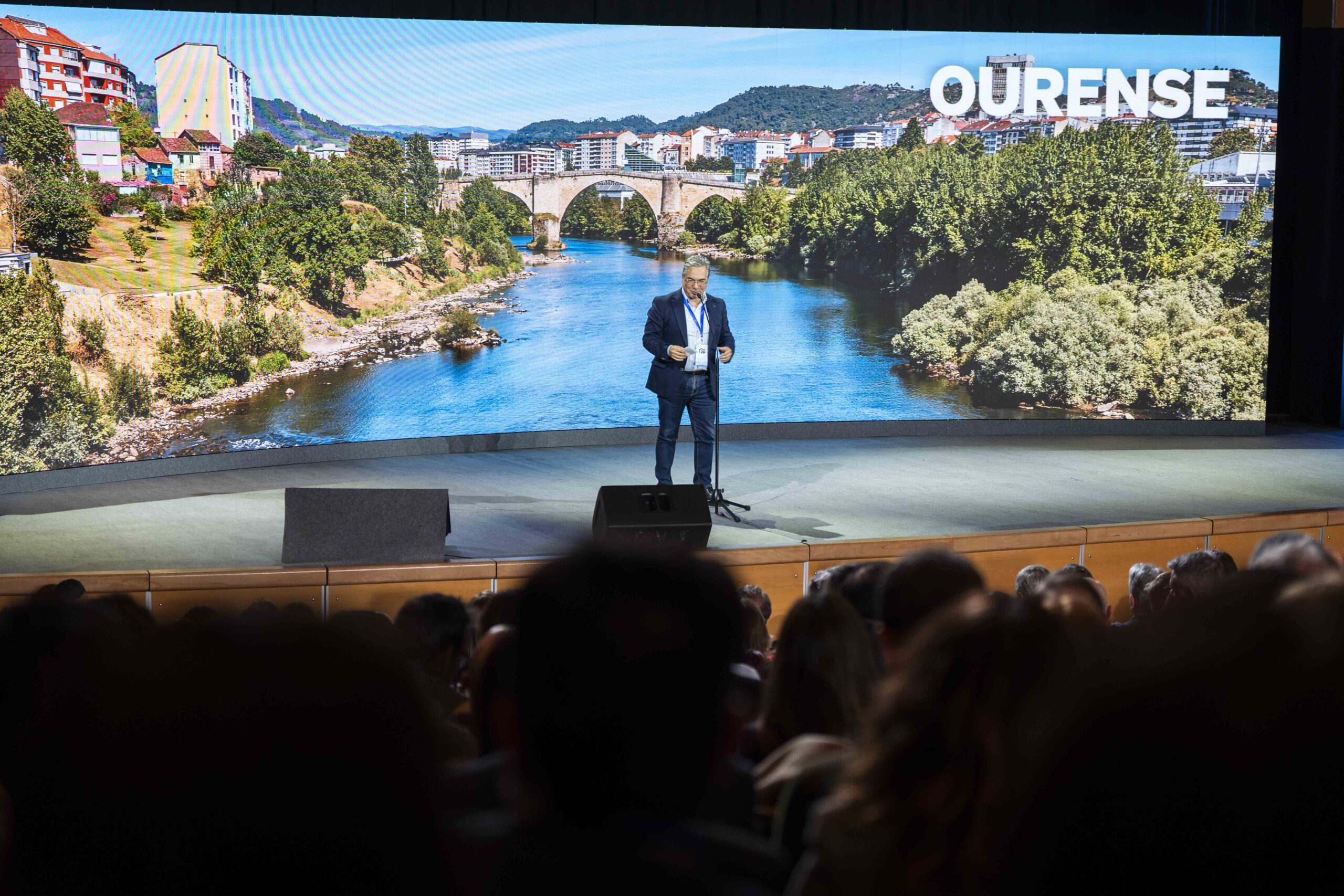 El presidente de la Diputación de Ourense y alcalde de Pereiro de Aguiar, Luis Menor, participa en la 27 Interparlamentaria del Partido Popular