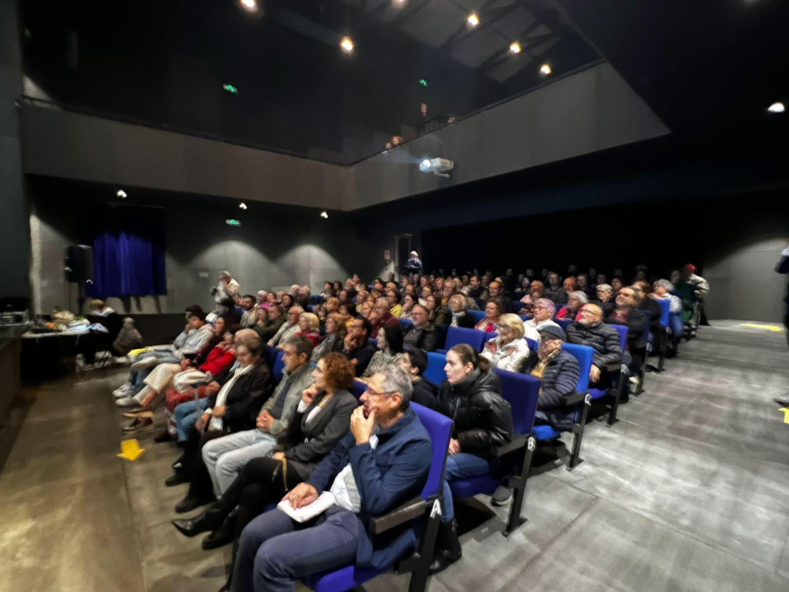 Acto presentación poemario Cadernos da desmemoria (4)