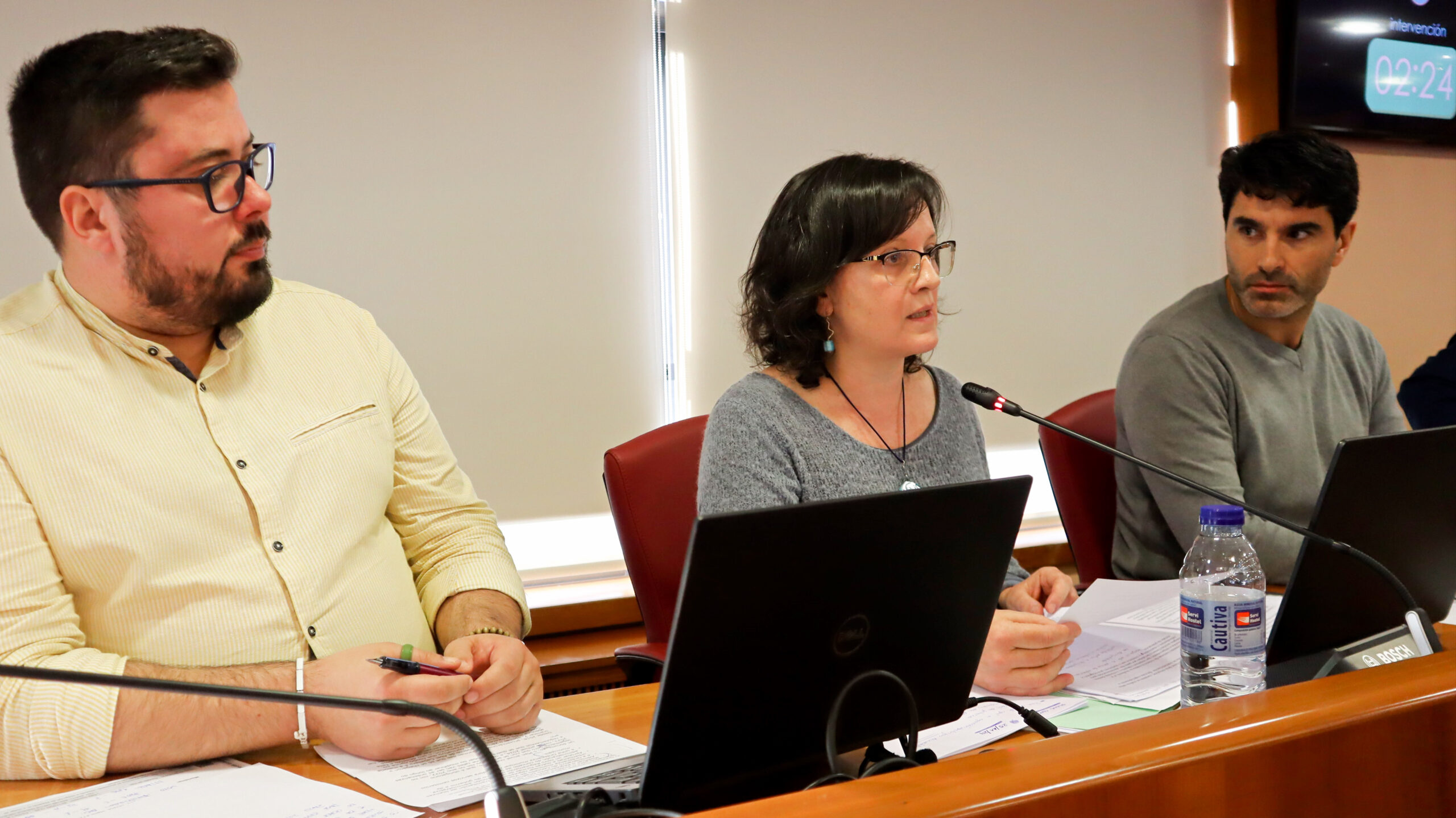 Ana Martínez no Pleno xunto a Xabier P Igrexas (esq) e Filipe Abalde