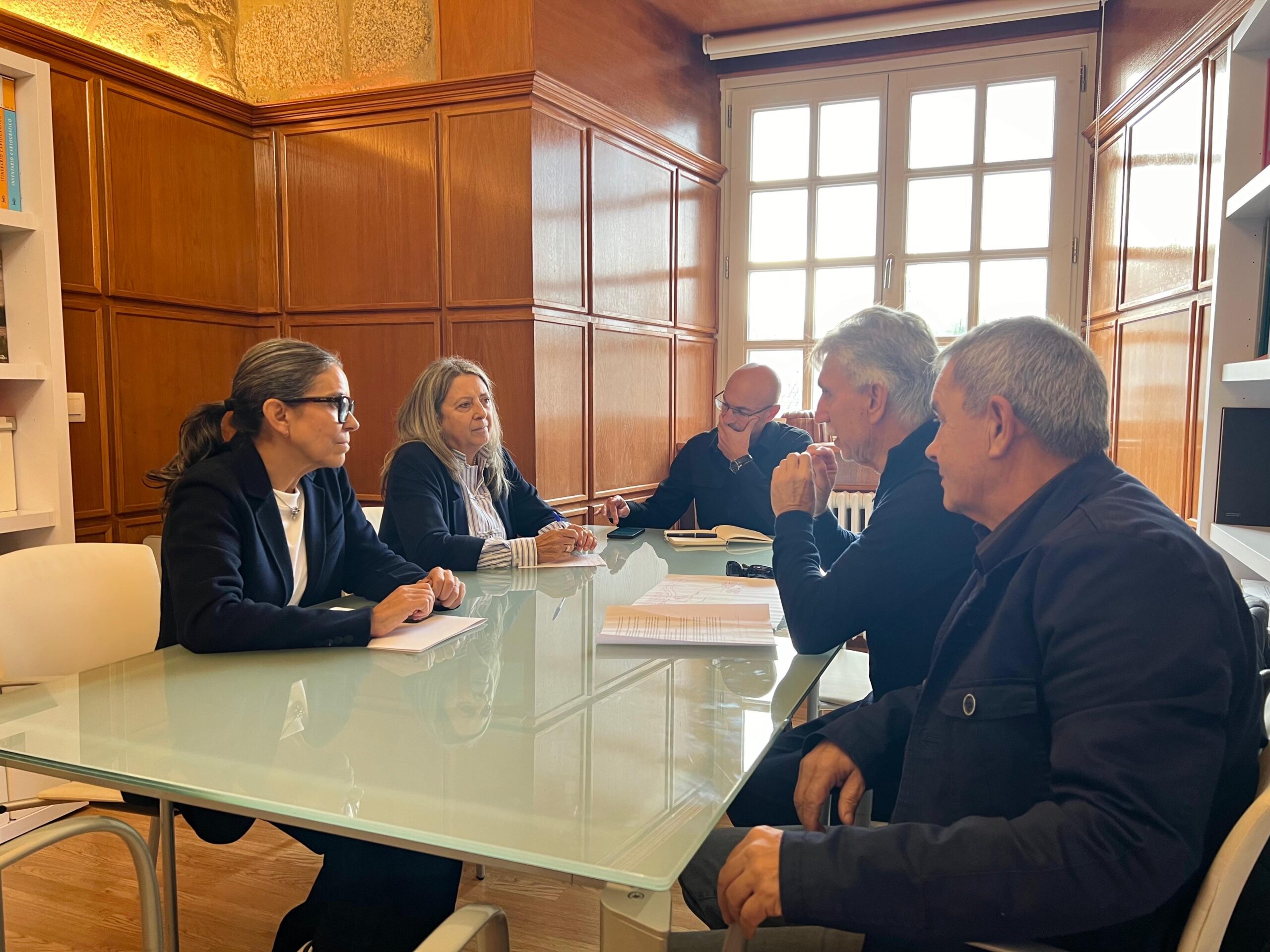 IMAXE – Na reunión participaron, ademais de Muíños, Mila Castro e Mercedes Rosón