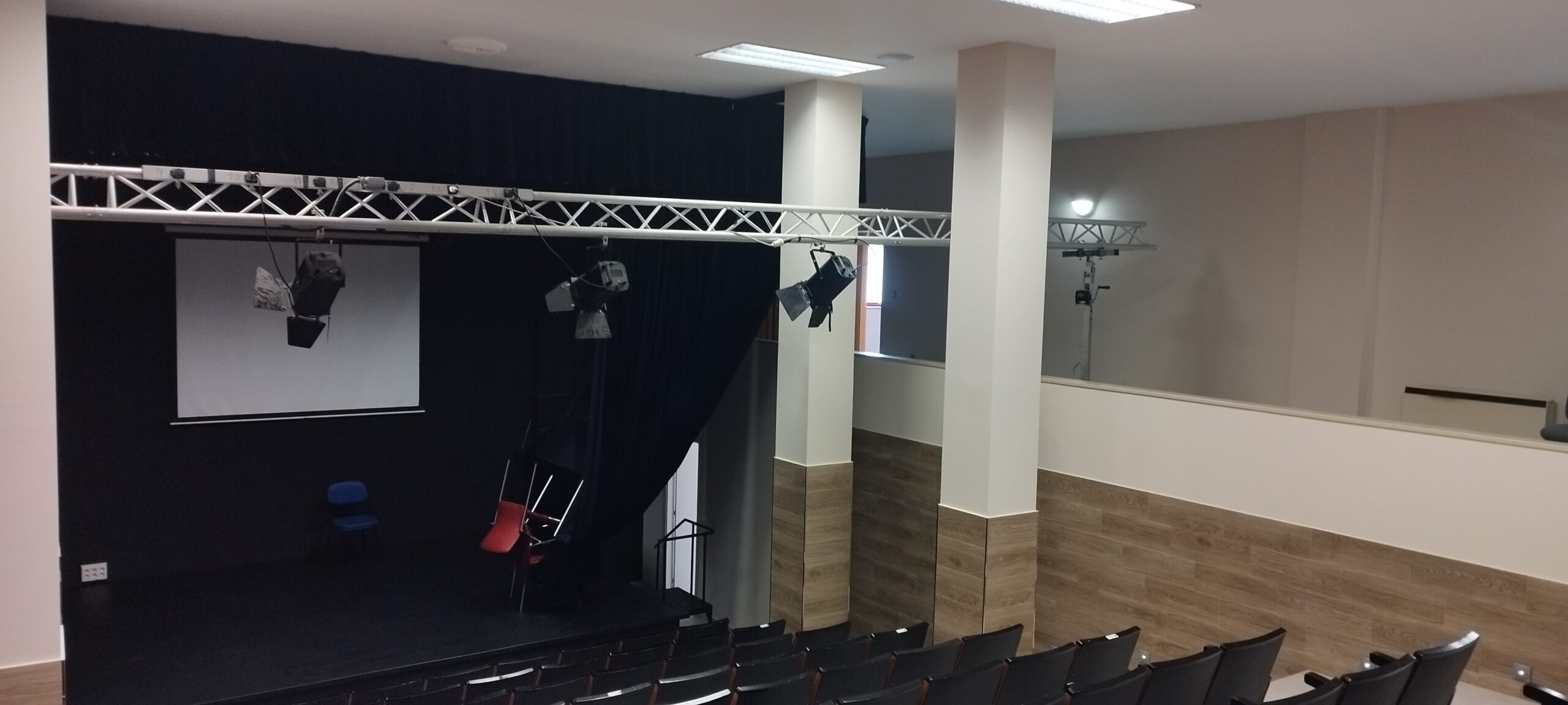 MELLORAS SALÓN DE ACTOS LAXE 3