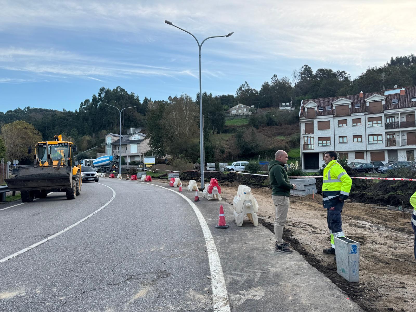 obras novos aparcamentos Covelo