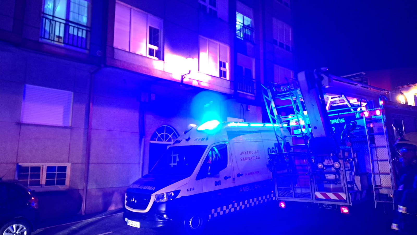 CONSORCIO PRONVINCIAL BOMBEIROS – Rescate dúas persoas en Muxía