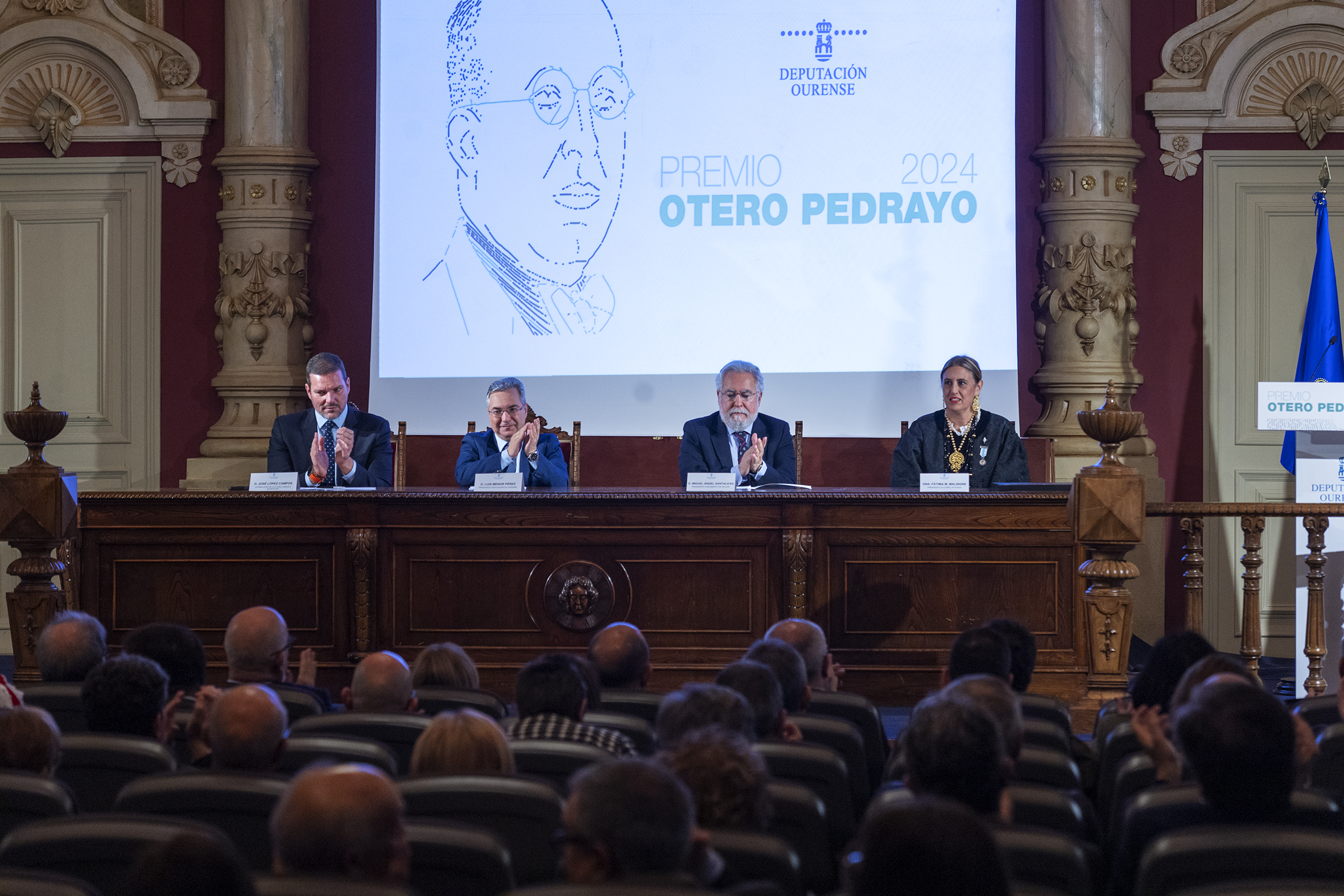 Entrega do Premio Otero Pedrayo 2024 a Coral de Ruada (1)