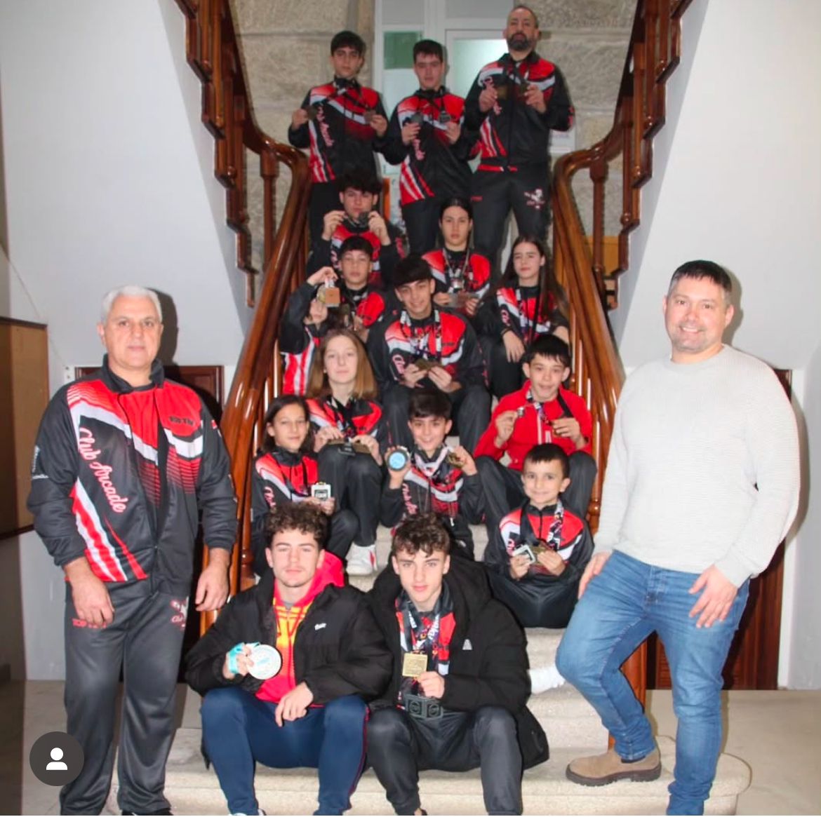 Manu Lourenzo co equipo de kickboxing de Arcade