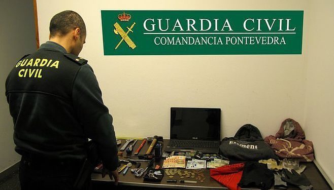 Detenidos en Nigrán tras robar un portátil, una caja de huevos y chicles