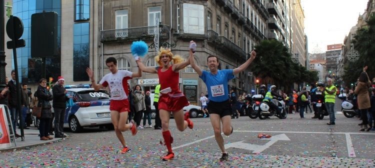 Un belén viviente, novias a la carrera, Darth Vader y hasta Pablo Iglesias en la San Silvestre