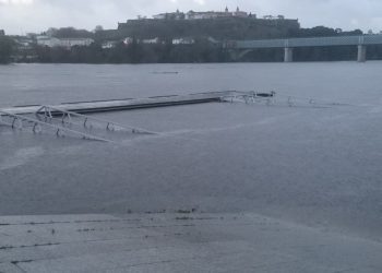 La crecida del Miño cambia los planes del Kayak Tudense