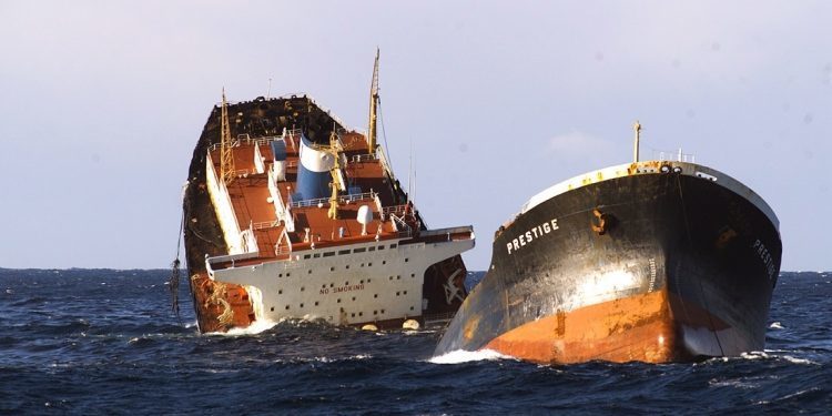 El Supremo condena a dos años de prisión al capitán del «Prestige»