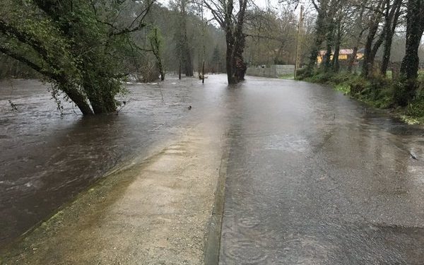 El río Tea, a rebosar en Ponteareas y Mondariz