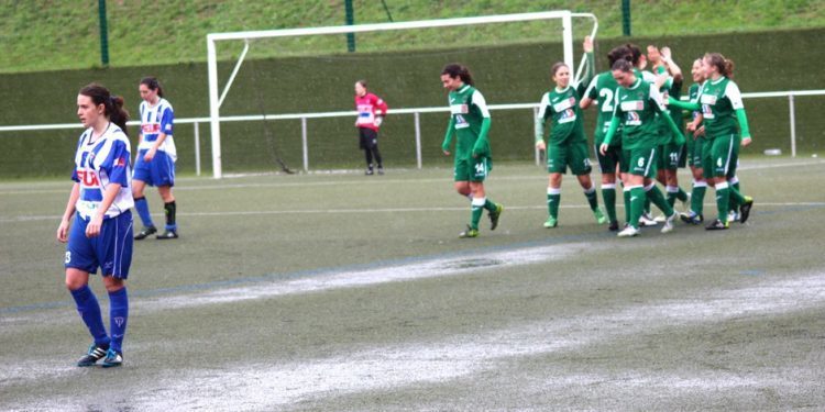 El Olivo golea en el derbi vigués y prolonga su racha triunfal