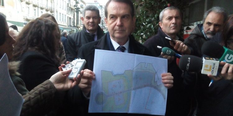 Caballero denuncia que la Xunta dispone de dos terrenos para parking en el Cunqueiro
