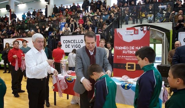 Coruxo se convierte en el rey bajo la lluvia