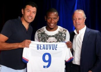 Aulas: «Hemos recibido una propuesta de Inglaterra por Beauvue»