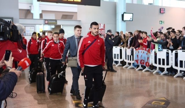 Recibimiento entre cánticos para los héroes del Calderón