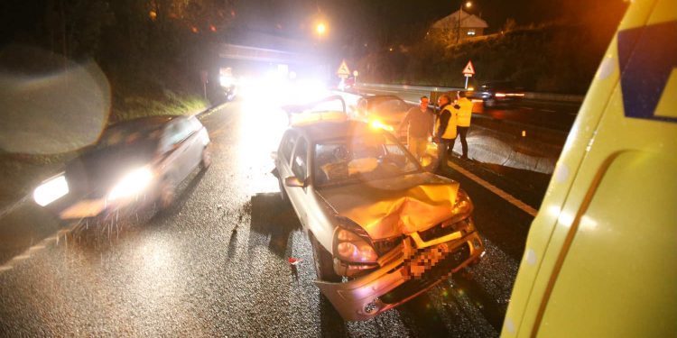 Dos heridos en una colisión en cadena en Tui