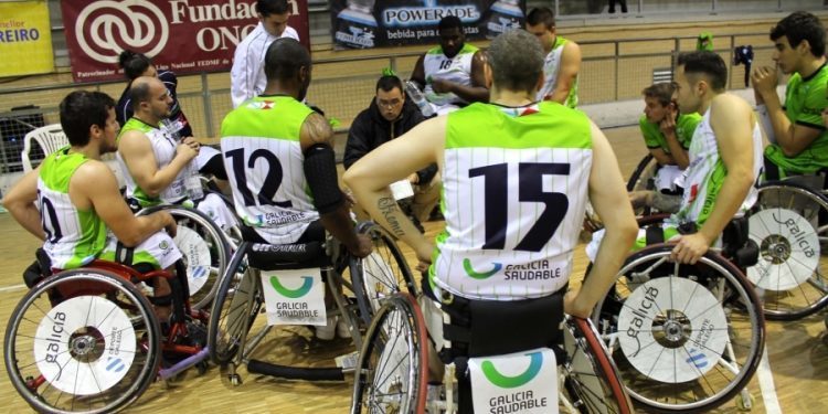 El Amfiv deja encarrilada su salvación en el último cuarto en Badalona