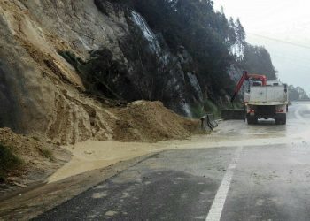 Cortes de tráfico, inundaciones y desalojos en todo el área de Vigo