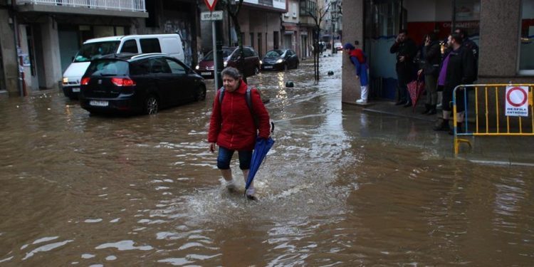 Inundaciones históricas en Redondela con el río Maceiras desbordado
