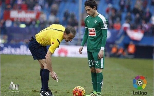 Jota Peleteiro, niño en A Madroa, perdido en Madrid y hombre en Eibar