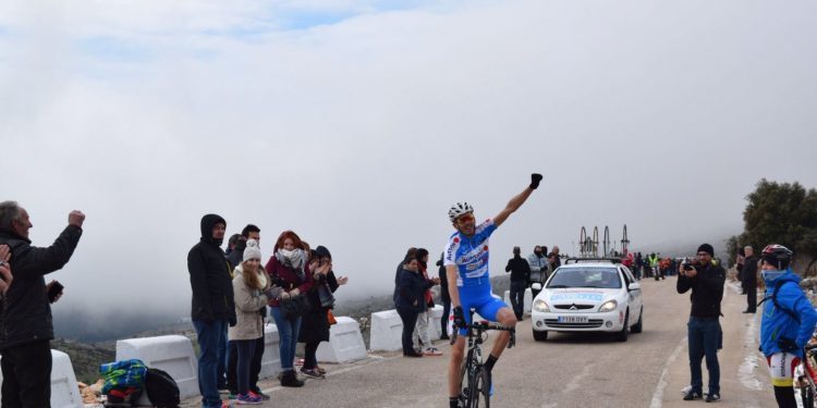 Óscar Sánchez da la victoria al Autronic-CC Vigués en Córdoba