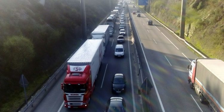 Accidente con heridos y retenciones en Mos