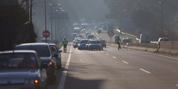 Al menos diez coches implicados en tres accidentes en cadena en la A55