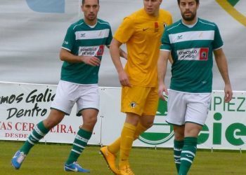 Un doblete de Adrián en el tramo final del partido impide al Coruxo dar el salto