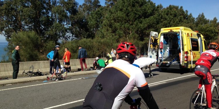 Un ciclista fallecido y siete heridos en un atropello múltiple en A Guarda
