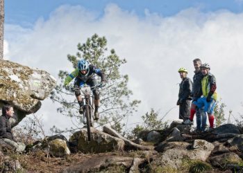 Óscar Martínez y Eva Castro ganan en Coruxo