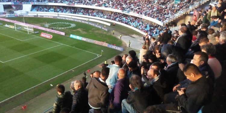 Control exhaustivo de bufandas y bronca contra Tebas y la Liga