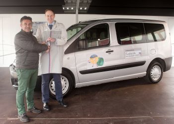 El Banco de Tapones del Baixo Miño recibe las llaves de su nueva furgoneta