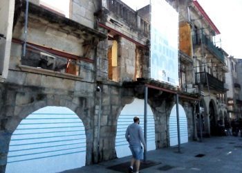 Comienza (por fin) la recuperación de los soportales de O Berbés