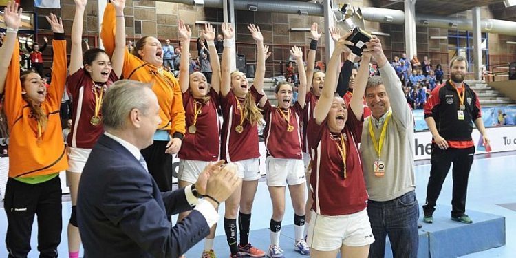 O Bera Bera arroia e consegue no Porriño a súa quinta Copa