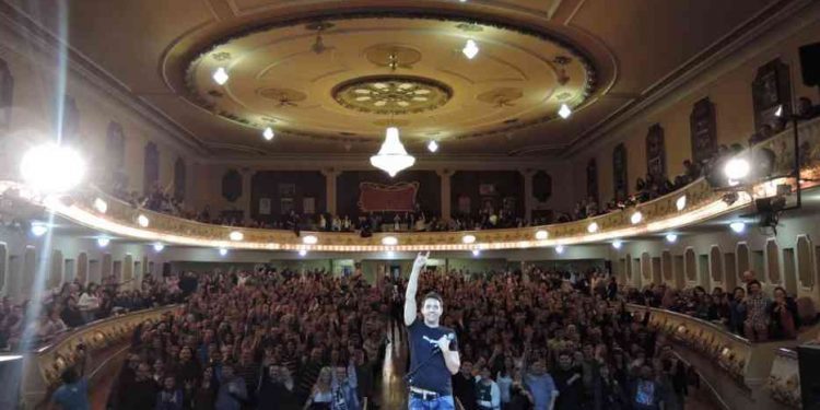 David Guapo cerrará su gira de abril en Vigo con #QueNoNosFrunjanLaFiesta