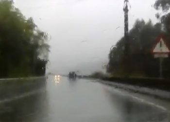 Mañana gris con momentos de lluvia fuerte