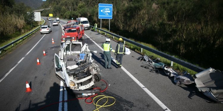 Fallece en Moaña al chocar su furgoneta contra un camión