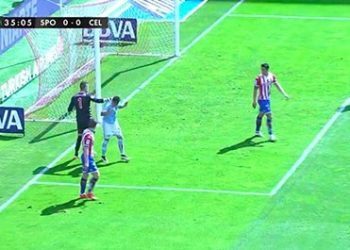 El penalti que Mateu no quiso ver y que le costó una amarilla a Orellana