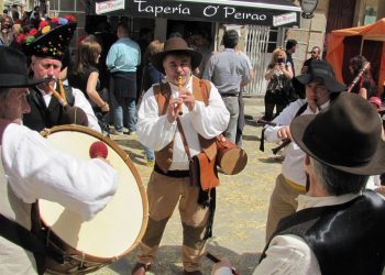 Una multitud inunda Bouzas en la pequeña Reconquista